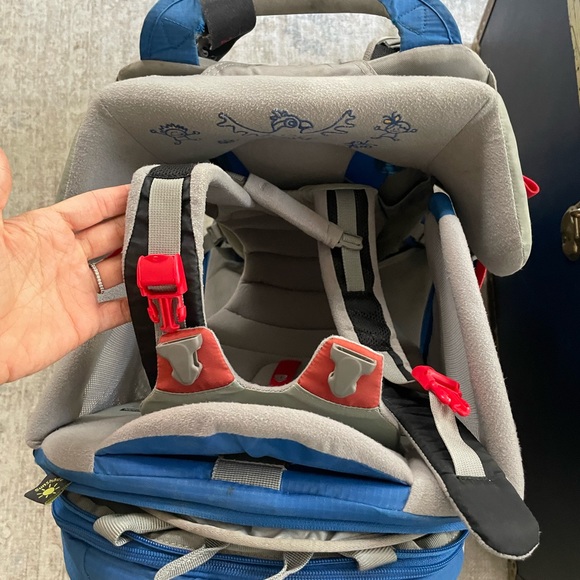 Osprey children carry backpack - Picture 4 of 6